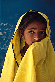 女孩,站立,户外,房子,卡拉奇,交易,城市,巴基斯坦,七月,2005年