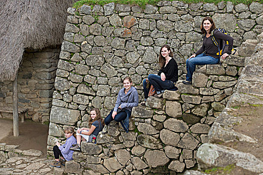 五个,女孩,姿势,坐,台阶,马丘比丘,秘鲁