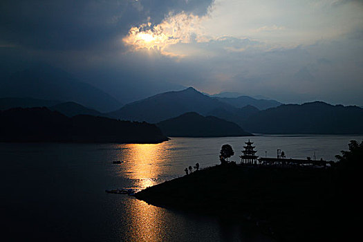 四川洪雅瓦屋山,湖泊,夕阳,自然风景