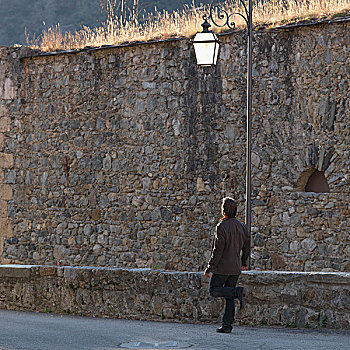 意大利,库内奥,男人,走,旁侧,中世纪,墙壁