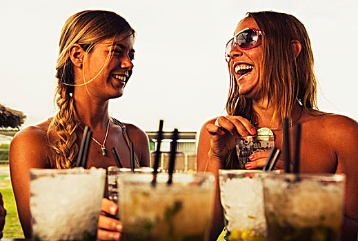 享受,饮料,朋友,酒吧,海滩,安达卢西亚,西班牙