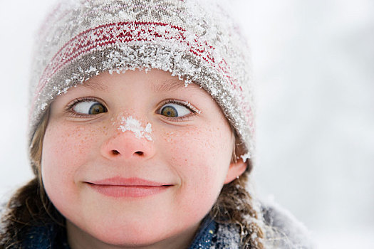 女孩,穿过,眼睛对眼,金发,儿童,女孩,有趣,表情,手势,白色背景母亲