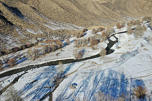新疆温泉,航拍鄂托克赛尔河谷冬景