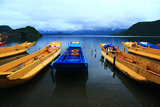 泸沽湖上的小船