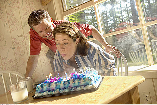 男人,惊讶,女人,生日蛋糕