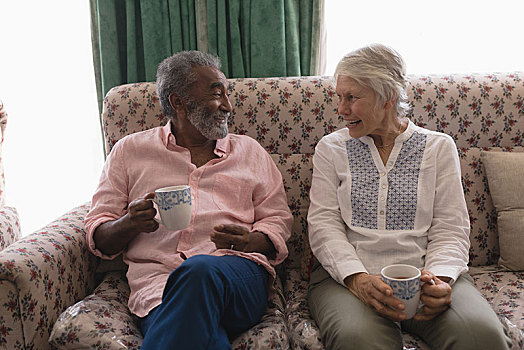 老年,夫妻,互动,相互,咖啡,客厅