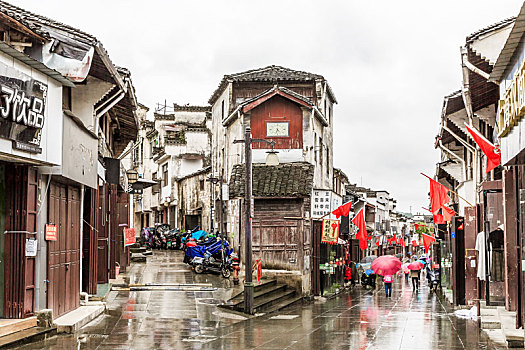 中国安徽省徽州古城老街街景