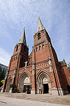 上海徐家汇天主教堂,正式的名称为,圣母为天主之母之堂,为欧洲中世纪哥特式建筑,被称为上海的,梵蒂冈