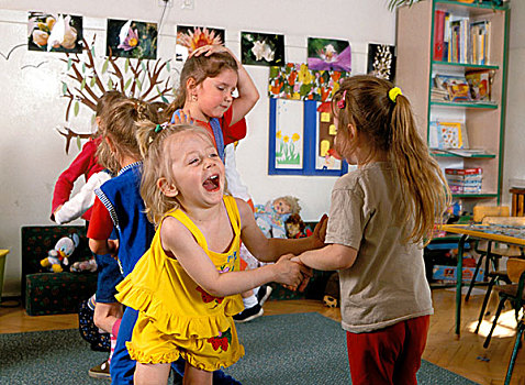 幼儿园,女孩,跳舞,黄色,背影,右边