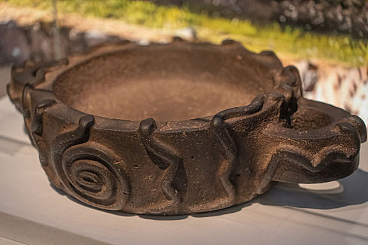 秘鲁印加博物馆藏印加帝国石雕刻蛇的容器