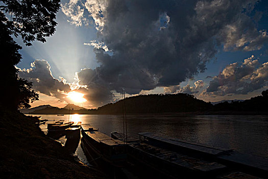 木质,河船,湄公河,琅勃拉邦,老挝