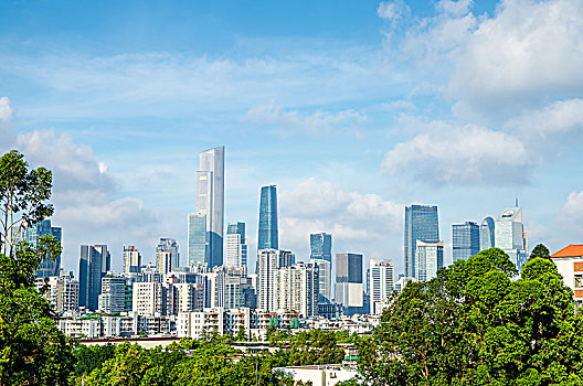 绿树环抱中的中国广东广州城市建筑