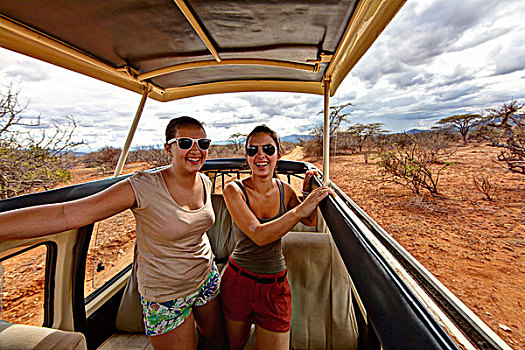 两个女孩,18岁,旅游,巴士,萨布鲁国家公园,肯尼亚,东非