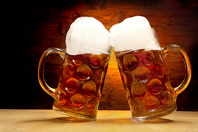 传统啤酒杯图片