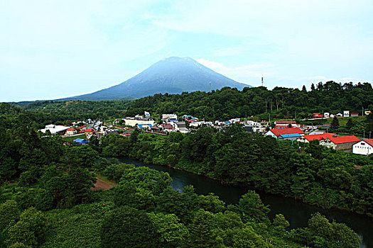 山,二世谷町