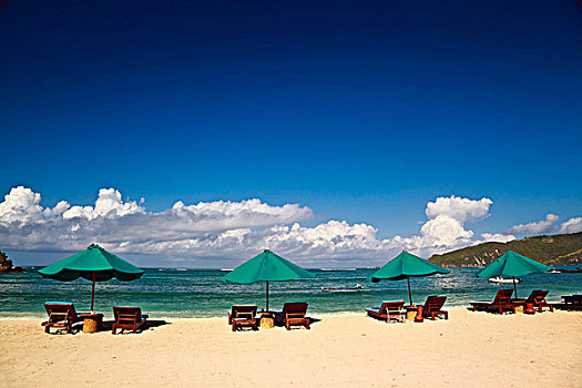 遮阳伞,沙滩椅,海滩,库塔,龙目岛,印度尼西亚,东南亚