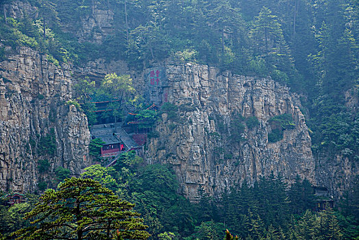 北岳恒山藏于群山间的大大小小的各式寺院庙宇