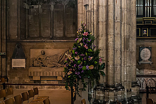 坎特伯雷大教堂朝圣者的鲜花