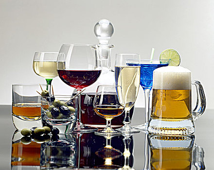 种类,鸡尾酒,葡萄酒,啤酒,威士忌酒,白兰地酒杯,橄榄