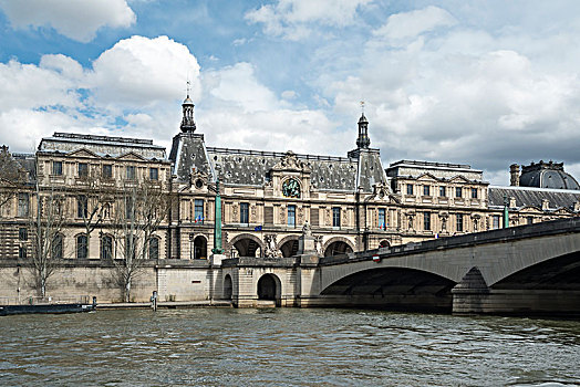 法国巴黎卢浮宫南翼楼