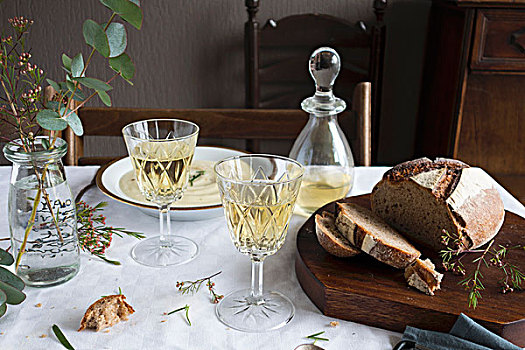 桌子,面包汤,面包,葡萄酒