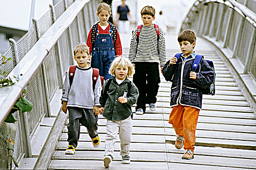 孩子,书包,走,步行桥