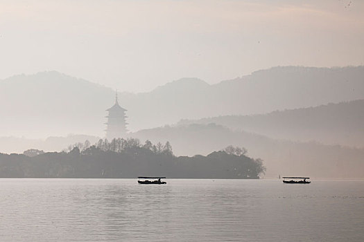 杭州西湖清晨雷峰塔山色风光