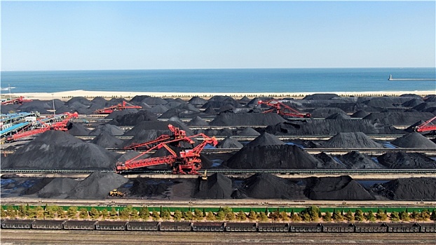 山东省日照市,取暖季日益临近,看港口煤炭堆场壮观景象
