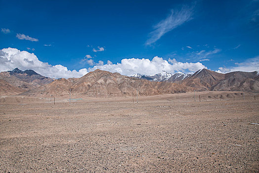 新疆帕米尔高原红其拉甫的高山戈壁滩