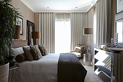 双人床,不锈钢,柜子,米色,纺织品,壁纸,优雅,卧室