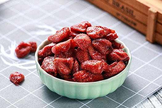 草莓果干