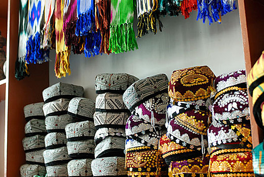 艾得莱斯绸,扎染的丝织品,--新疆和田地区的传统产品