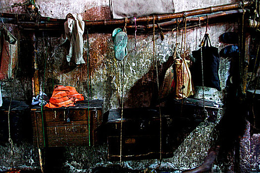 80-90岁,男人,分享,脚,长,房间,睡觉,悬挂,墙壁,局部,照片,特征,铁,燃烧,达卡,孟加拉,五月,2009年
