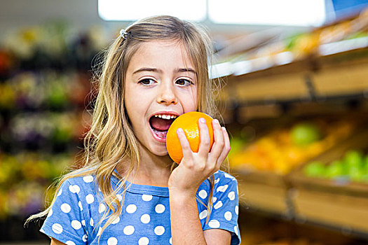 微笑,女孩,吃,橙色,超市
