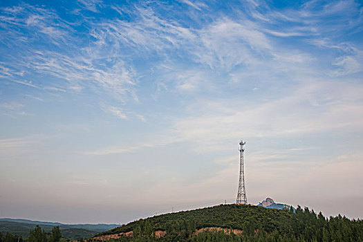 山顶通讯塔