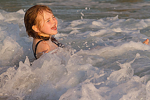 女孩,5岁,玩,海浪,佛罗里达,美国