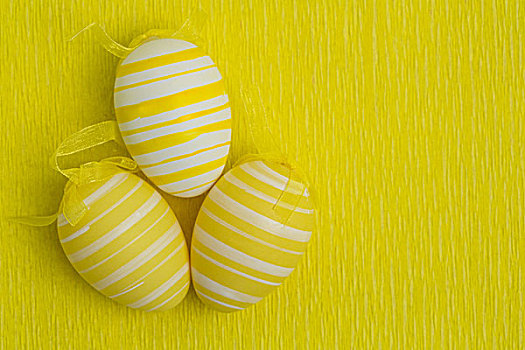 三个,复活节彩蛋,黄色背景