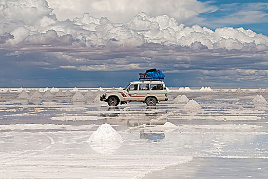 吉普车,盐,堆放,盐湖,乌尤尼盐沼,靠近,高原,玻利维亚,南美