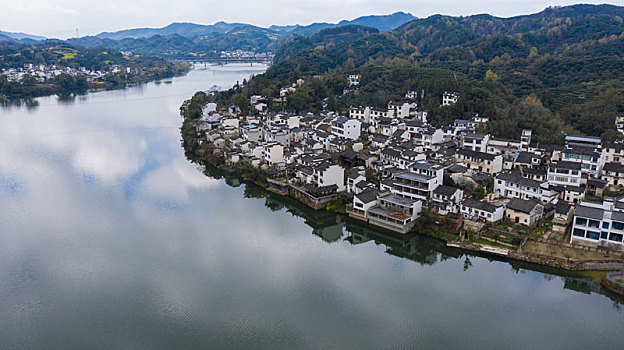 安徽黄山新安江风光