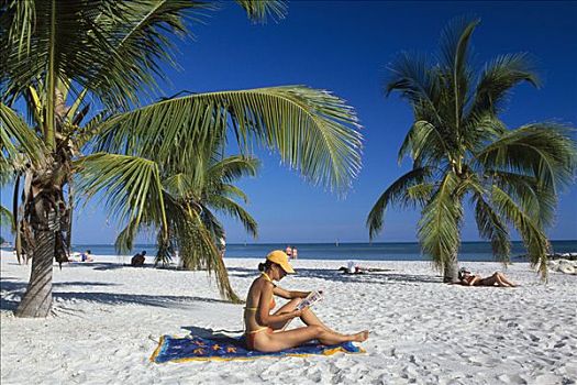 女人,读,沙滩,棕榈树,海滩,基韦斯特,钥匙,佛罗里达,美国