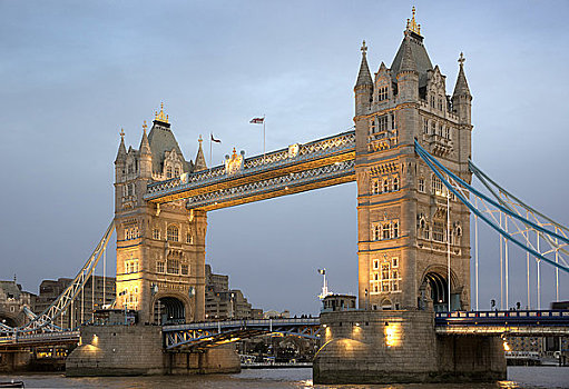 英格兰,伦敦,塔桥,黄昏