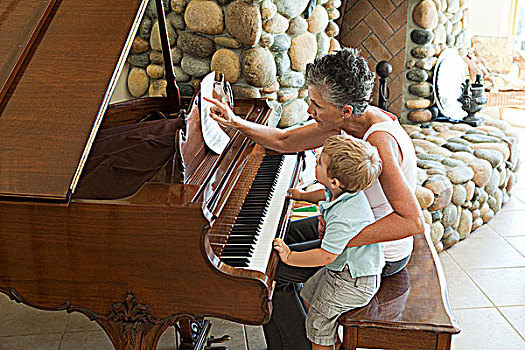 祖母,孙子,演奏,钢琴