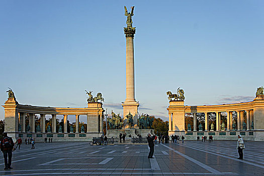 布达佩斯,英雄广场