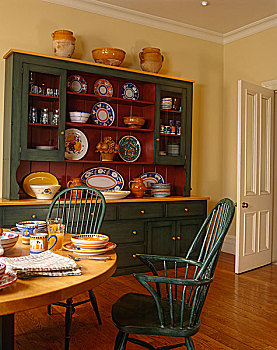 木质,餐桌,椅子,正面,展示,柜橱,黄色,房间