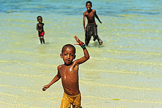 madagascar,tulear,ifaty,children,running,into,the,turquoise,water