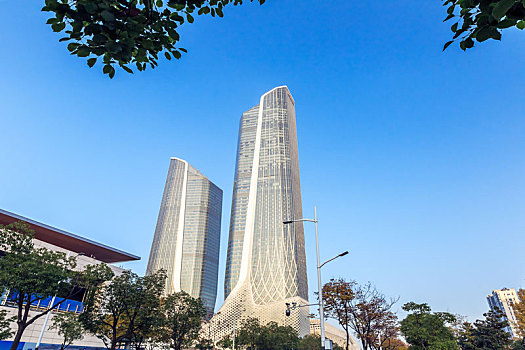 蓝天下的南京双子塔建筑,南京市国际青年文化中心