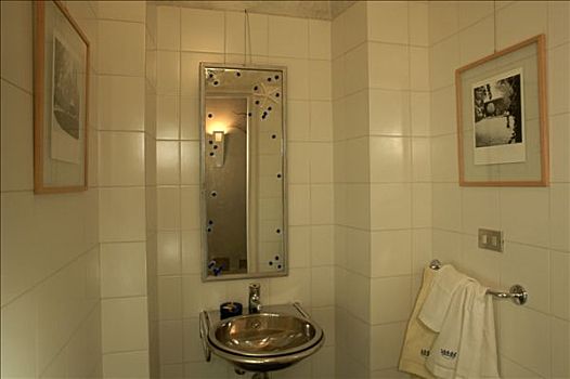 浴室,水槽,镜子,装饰,白色,毛巾,照片,石板路