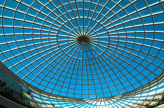 圆形透明的建筑穹顶