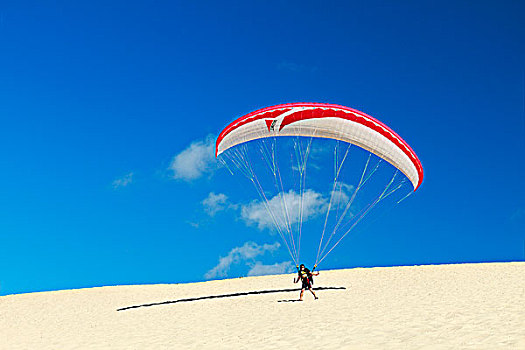 滑翔伞,沙丘,匹拉沙丘地区,阿基坦,法国南部,法国,欧洲