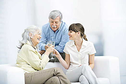 老人,父母,成年,女儿,碰杯,香槟酒杯,微笑